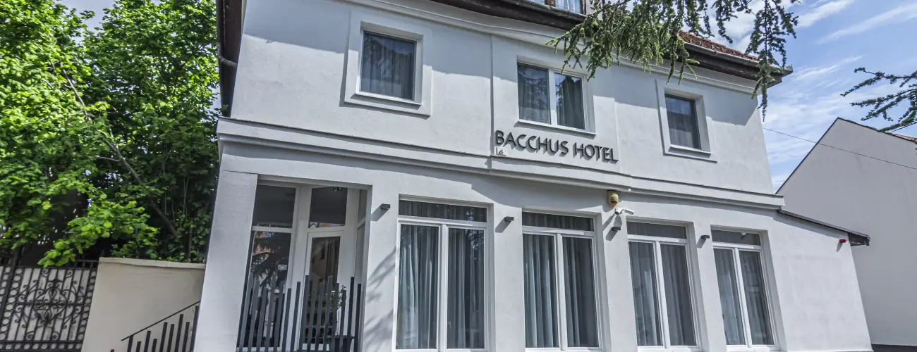 Hotel Bacchus Keszthely - Balatoni kedvezmnyes rak reggelis elltssal (1 jtl)